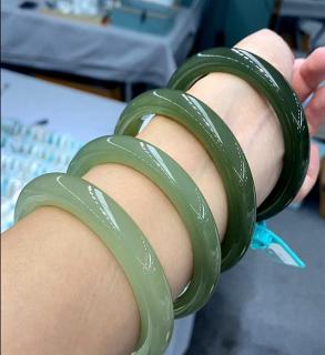 和田玉鉴别指南:5个方法教你识别晴水与碧玉的真伪