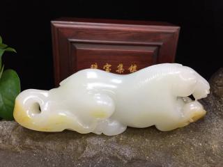 环卫大爷路边捡一和田玉貔貅事后得知竟是收藏级别!