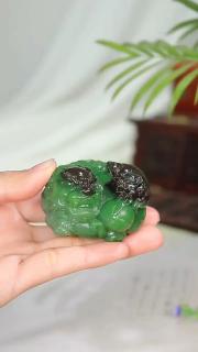 新疆和田玉碧玉黑皮手把件