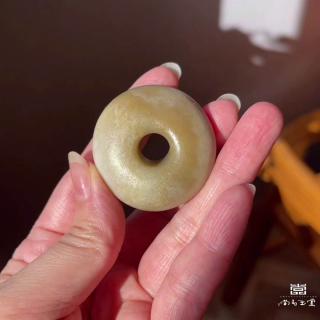 和田玉籽料挂件为何让人一眼心动?